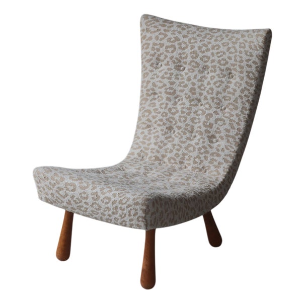 Modern Swedish Lounge Chair with Clubbed Legs in Birchwood & Tablu Textile, 1940s For Sale