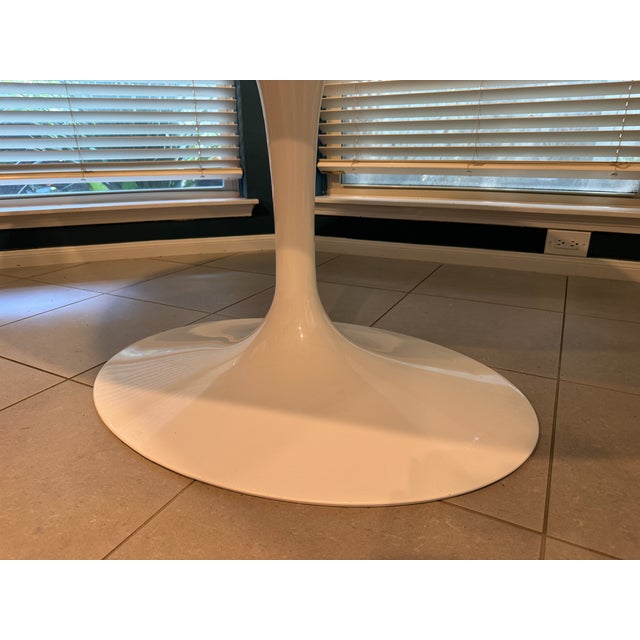 Eero Saarinen Knoll Saarinen 72” Oval Arabescato Satin Table For Sale - Image 4 of 6