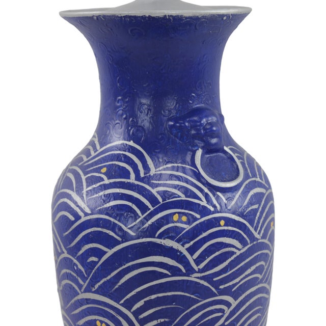 2020s Modern Porcelain Vase Table Lamp With Hand Drawn Blue and White Abstract Wave Pattern For Sale - Image 5 of 6