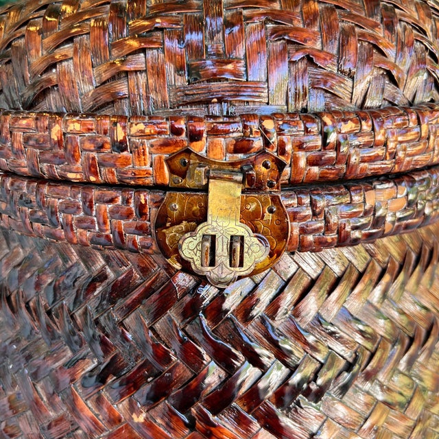 1920s Antique Southeast Asian Lacquered Woven Wedding or Rice Basket With Brass Lock For Sale - Image 5 of 10