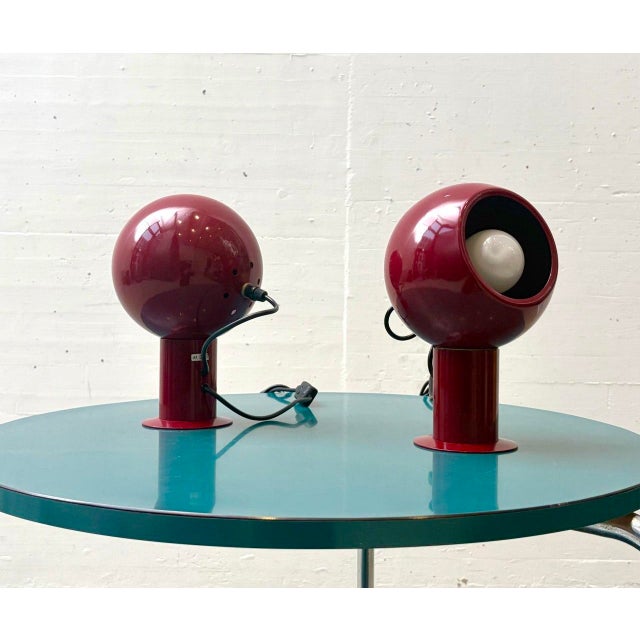 A sculptural pair of magnetic table lamps in the typical space age design of the 1970s. The spherical lamp heads are...
