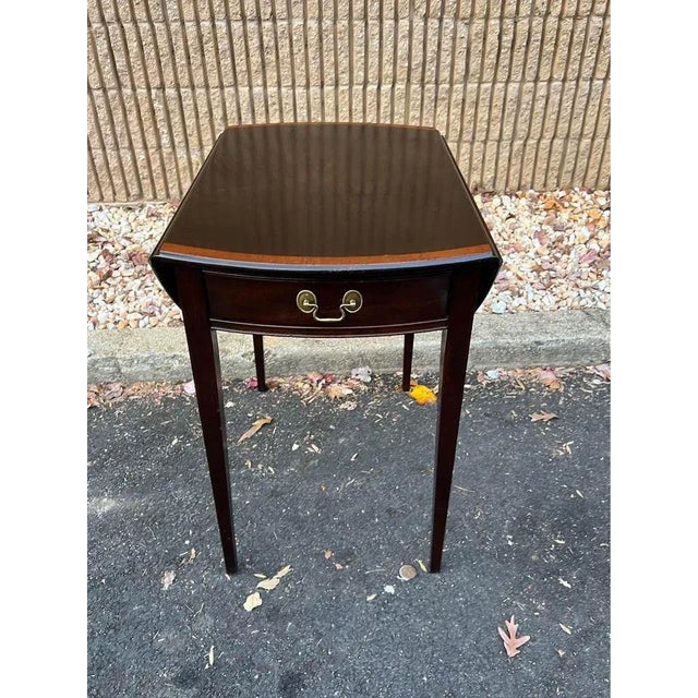 Stickley Late 20th Century Stickley Hepplewhite Style Cross Banded Drop Leaf Pembroke Side Table For Sale - Image 4 of 12