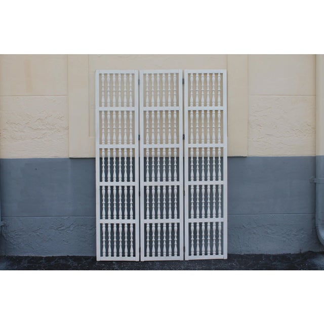 Mid-Century Modern 1950's Vintage White Turned Wood Room Divider Screen For Sale - Image 3 of 13