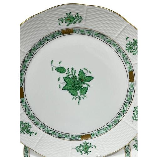 12 Herend "Chinese Bouquet Apponyi Green" Dinner plates # 524, 1980s 12 Herend Hungary porcelain dinner plates with a...