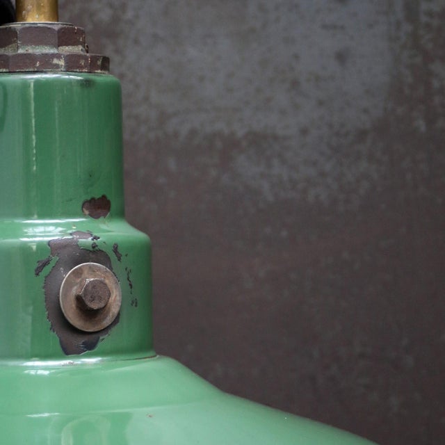 American vintage industrial hanging pendant. Green enamel with white interior. Metal top. E27/E26 Up to 250V (Europe/UK...