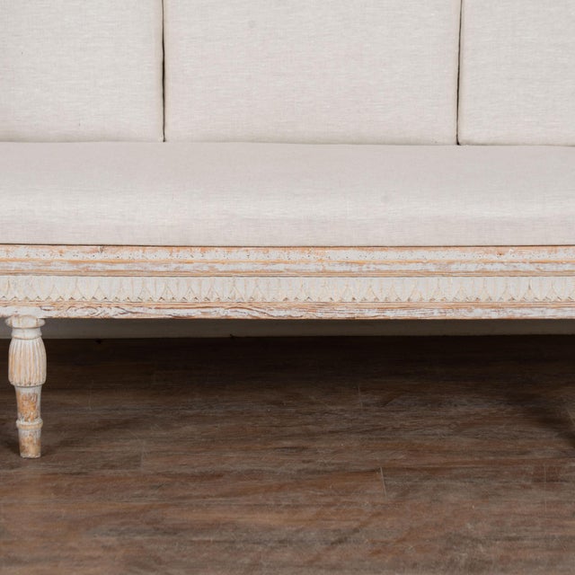 White Early 19th Century White Swedish Gustavian Bench Settee With Egg and Dart Carving For Sale - Image 8 of 13