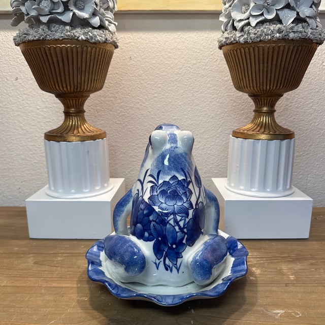 1980s Blue and White Ceramic Frog on a Lily Pad. For Sale - Image 6 of 7