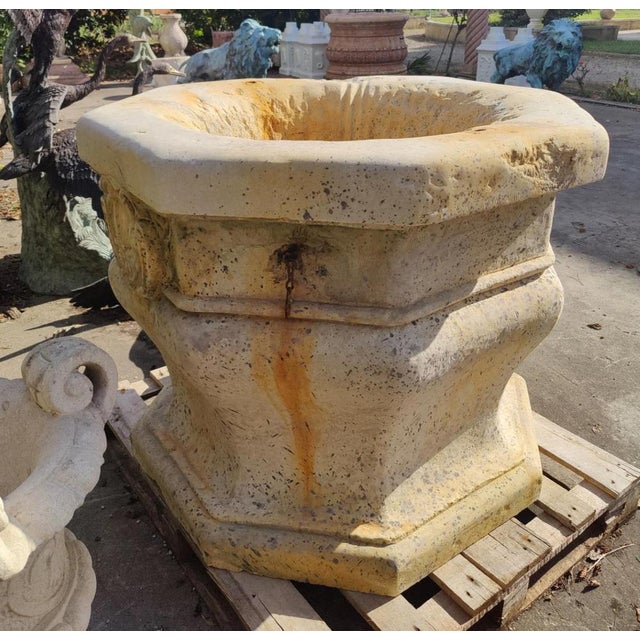 Venetian Botticino Marble Well, 18th Century For Sale - Image 4 of 9