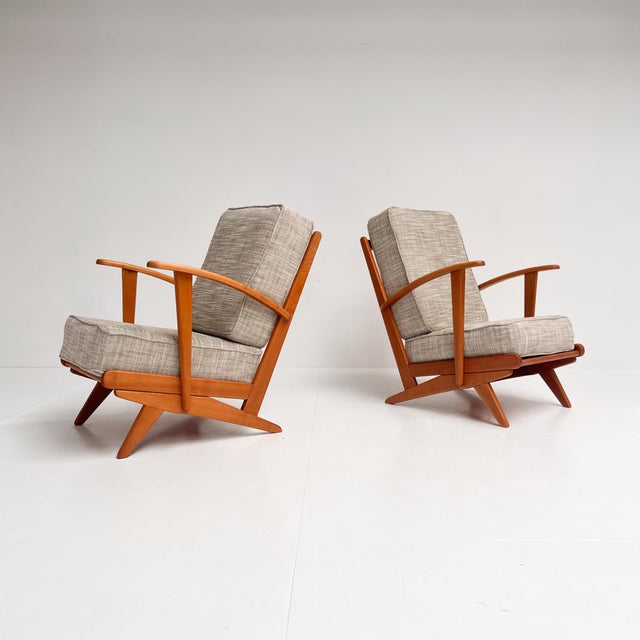 Beautiful wooden armchair with spindles at the back. The lounge chair has a low and comfortable seat. The still original...