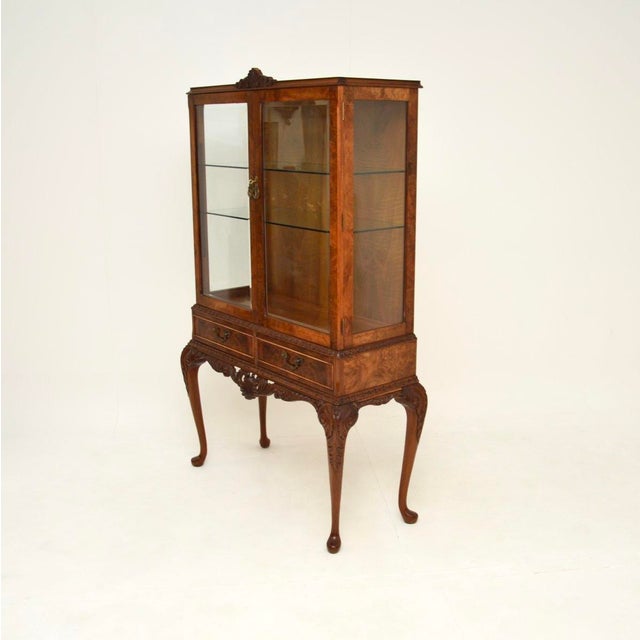 1930s Queen Anne Burr Walnut Display Cabinet, 1930s For Sale - Image 5 of 9