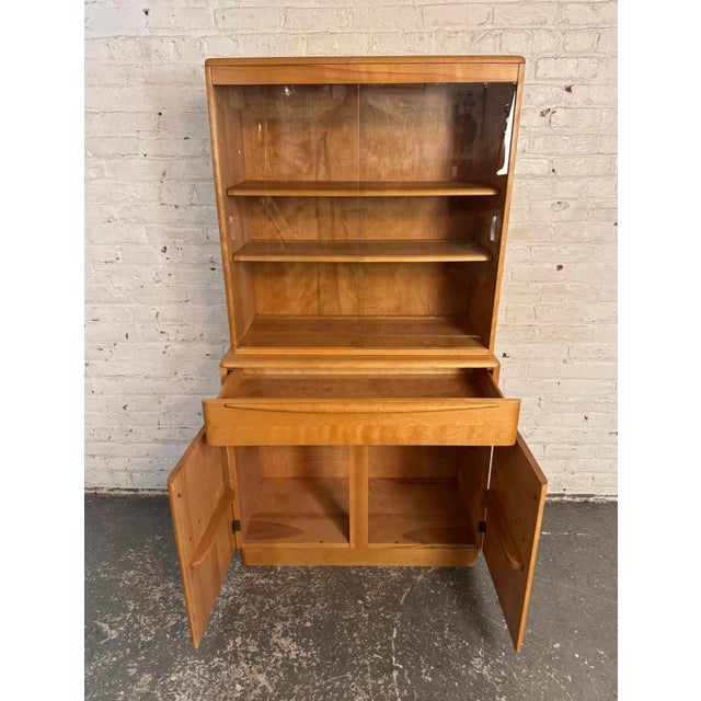 Mid-Century Modern Heywood-Wakefield 2-Piece 'Champagne' China Cabinet With Glass Doors, 1960s For Sale - Image 3 of 18