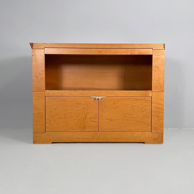 Italian modern chest of drawers Oli by Chi Wing Lo for Giorgetti, 1990s Chest of drawers model Oli, entirely made of maple...