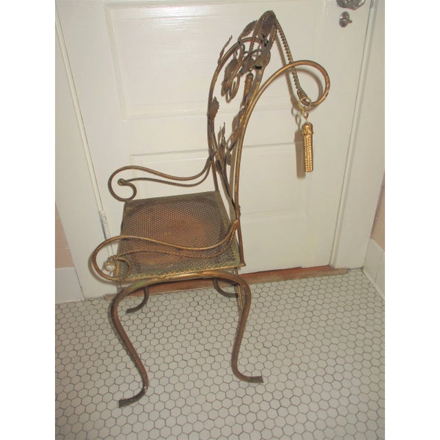 (Approx. 34" Tall 14.75" Wide x 14.75" Deep) This is a Gorgeous Rare Vintage Italian Hollywood Regency Toleware Salesman's...