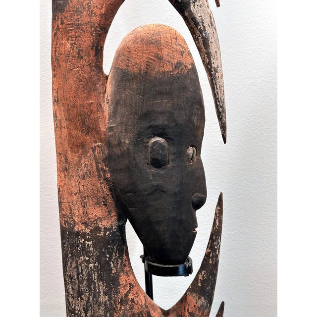 Garra Hook Sculpture on Display Stand Mid-Sepik River Papua New Guinea For Sale - Image 18 of 18