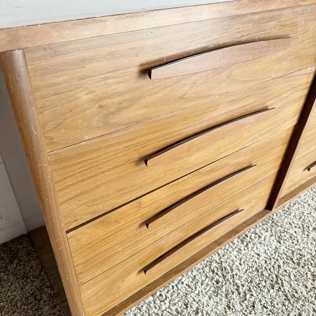 Wood Mid Century Modern Dresser by Kroehler- 6 Drawer For Sale - Image 7 of 10