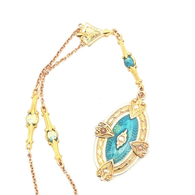 Early 20th Century This drop station necklace is crafted in the United States. The piece features a central light blue...