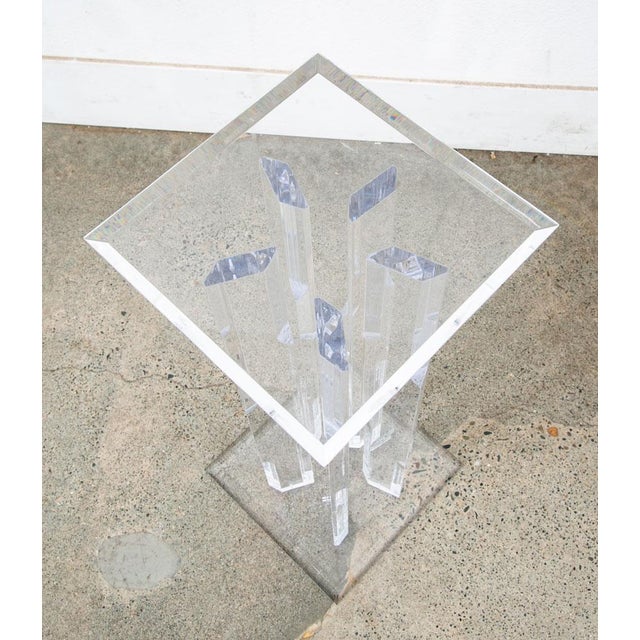 1970s Mid Century Modern Pedestal Lucite Square Table Display Art Vintage Clear MCM For Sale - Image 5 of 12