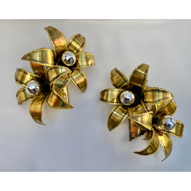 1960s Vintage Flowers Brass Wall Lamps from Maison Jansen, 1960s, Set of 3 For Sale - Image 5 of 10