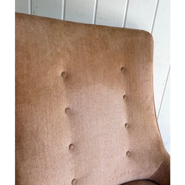 1950s Midcentury Pink Tufted Velvet Slipper Chair For Sale - Image 5 of 6