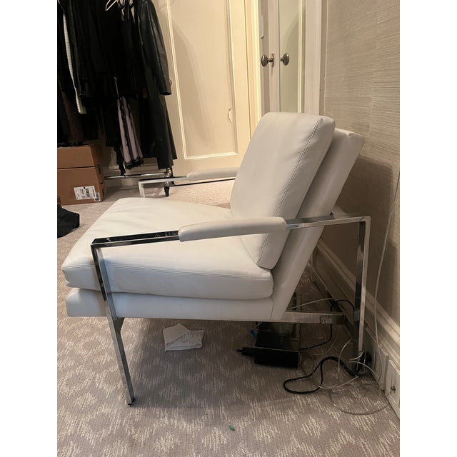 Chrome Pair of Chrome Lounge Chairs in White Leather Attributed to Milo Baughman For Sale - Image 8 of 16