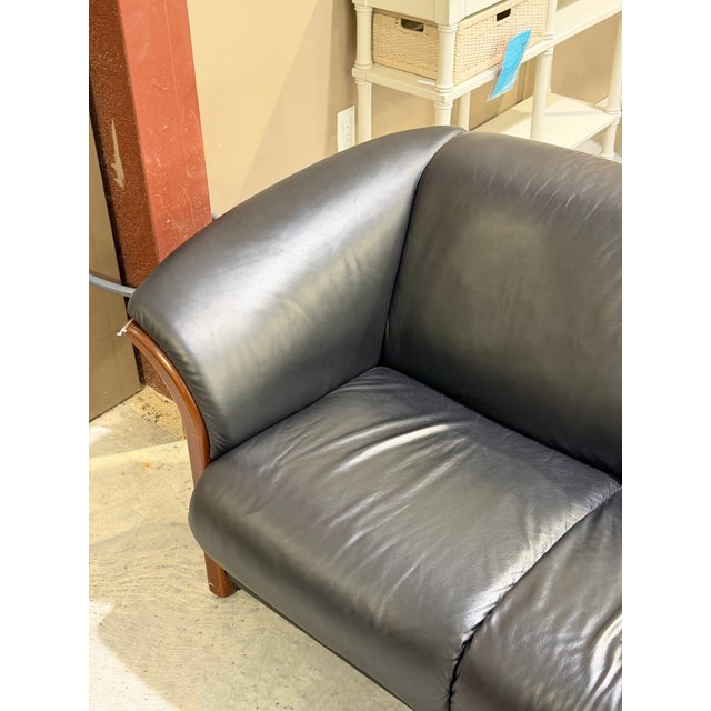 1990s 1990s Ekornes Stressless Manhattan Scandinavian Black Leather Three-Seat Sofa With Curved Wood Trim For Sale - Image 5 of 10