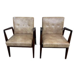Walnut Armchairs - Jens Risom Design - Original Naugahyde, Labeled, 1960s For Sale