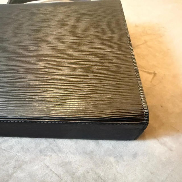 1980s Vintage Louis Vuitton Speedy 30 in Noir Epi Leather 2 For Sale - Image 13 of 18