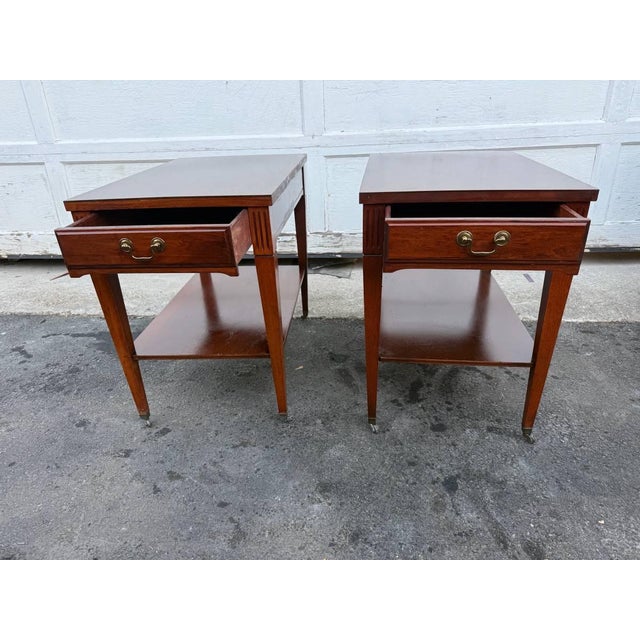 American Pair of Vintage Federal Style Mahogany 2 Tier Side Tables on Casters by Mesman For Sale - Image 3 of 12