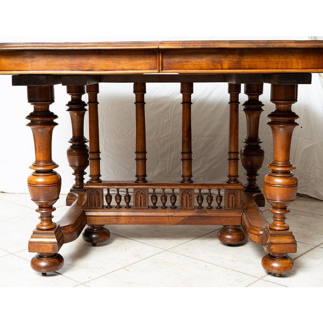 French Henri II extendable table in solid walnut dating back to the second half of the 19th century. The rectangular top...