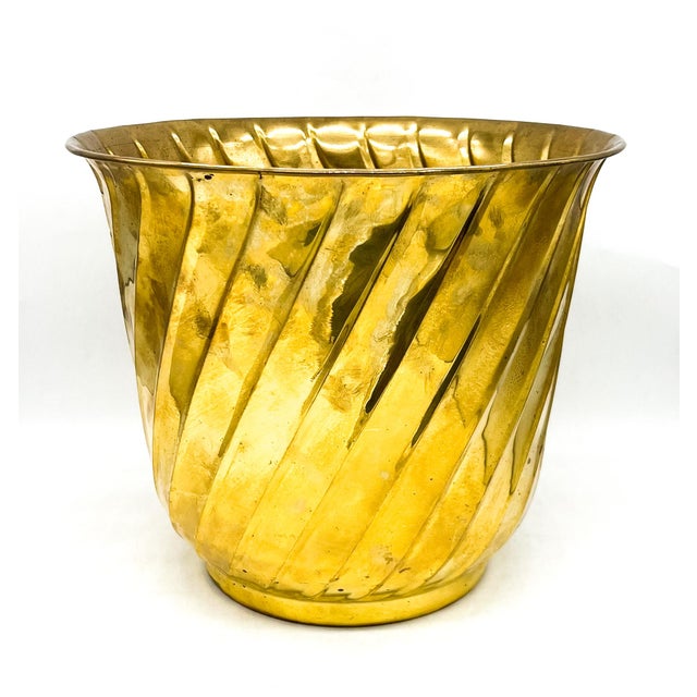 Mid-Century Modern Large Hosley Solid Brass Spiral Jardinière Cachepot – Hollywood Regency / Modern Classic For Sale - Image 3 of 8