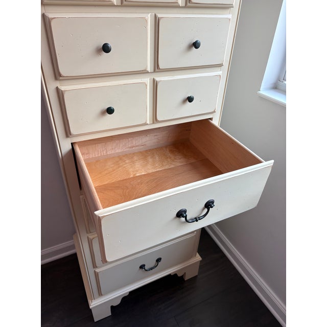 Traditional 1980s Gorgeous Ethan Allen Country Crossings Tall Chest – Solid Wood – Excellent Condition For Sale - Image 3 of 3