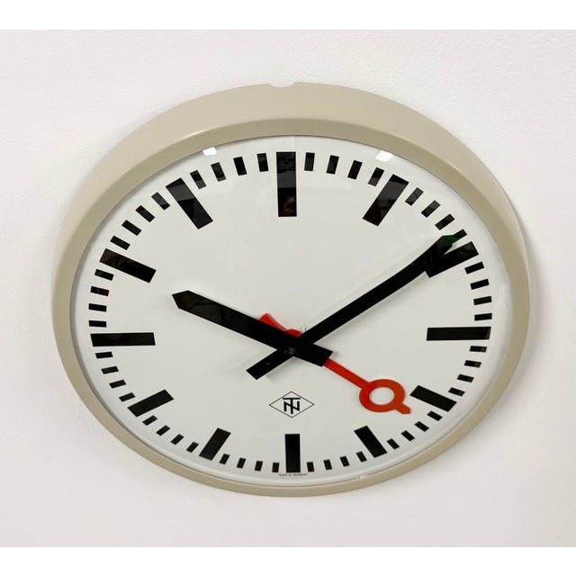 Grey Industrial Wall Clock from TN, 1960s For Sale - Image 6 of 18