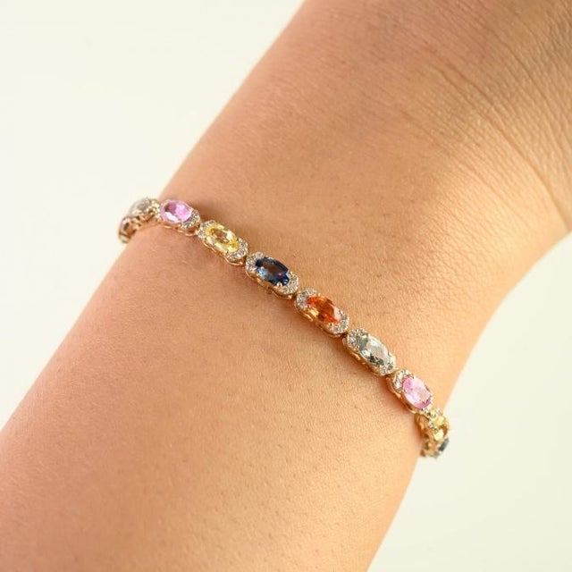 Green Luxury 6.13Ct Multi Sapphire & Diamond Halo Contemporary Tennis Bracelet in 14k Gold For Sale - Image 8 of 13