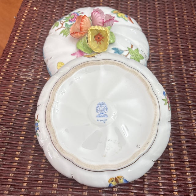 Ceramic 1980s Jewelry Box Queen Victoria Pattern For Sale - Image 7 of 7