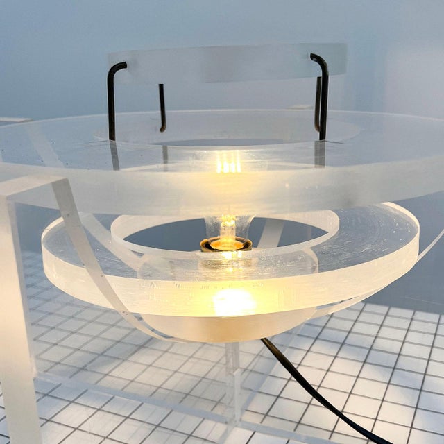 Plastic Sculptural Table Lamp in Acrylic, 1970s For Sale - Image 7 of 11