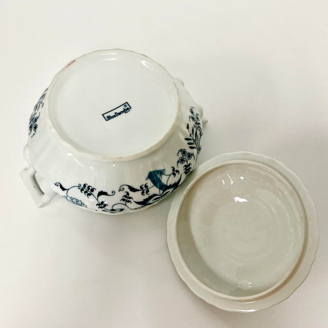 1970s Vintage Japanese Chinoiserie Meissen Blue Danube Covered Serving Bowl. For Sale - Image 11 of 11