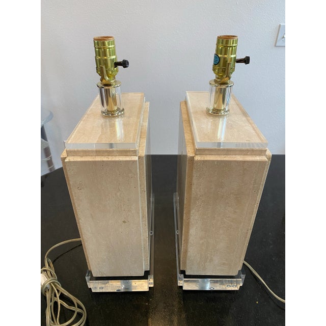 Sculptural Pair of Travertine & Lucite Table Lamps — Geometric Postmodern Italian Design For Sale In Los Angeles - Image 6 of 10
