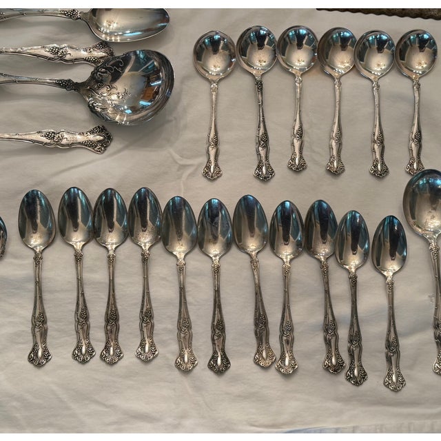 1847 Rogers Bros. “Vintage” Silverplate Flatware Master Set Pattern Introduced 1904 - 148 Pieces For Sale - Image 10 of 17