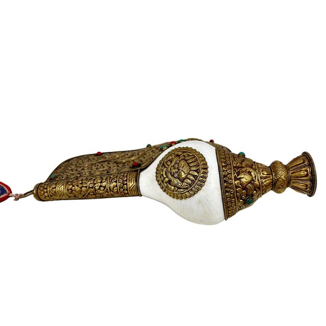 Early 20th Century Antique Tibetan Buddhist Conch Shell With Turquoise, Coral Inlay For Sale - Image 5 of 12