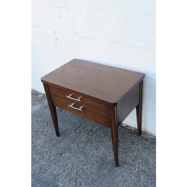 Mid-Century Modern Mid Century Modern Nightstand End Side Bedside Table 5919 For Sale - Image 3 of 12