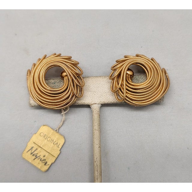 Vintage Signed Napier Goldtone Wrapped Wire Cuff Earrings- 2 Pieces For Sale In Philadelphia - Image 6 of 8