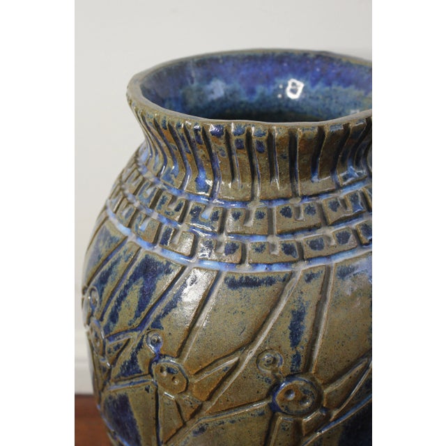 1990s Large Studio Pottery Floor Vase by California Artist Jacqueline Biaggi For Sale - Image 4 of 10
