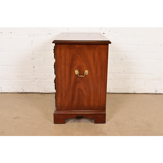 Late 20th Century Henkel Harris Georgian Solid Mahogany Nightstand or Bachelor Chest For Sale - Image 12 of 14