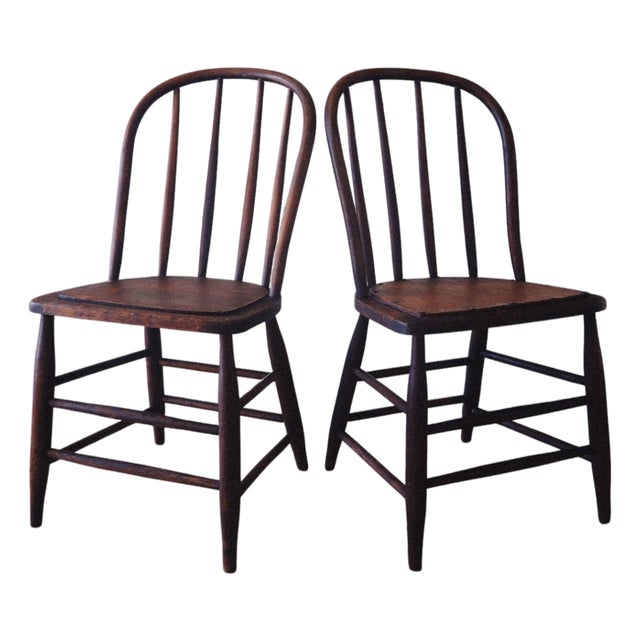 Pair of Vintage Windsor Farmhouse Chairs With Spindle Backs in Solid Wood For Sale