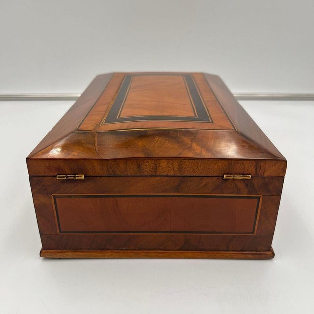 Biedermeier Jewelry Box in Walnut, Ebony, Maple, South Germany, 1830s For Sale - Image 6 of 18