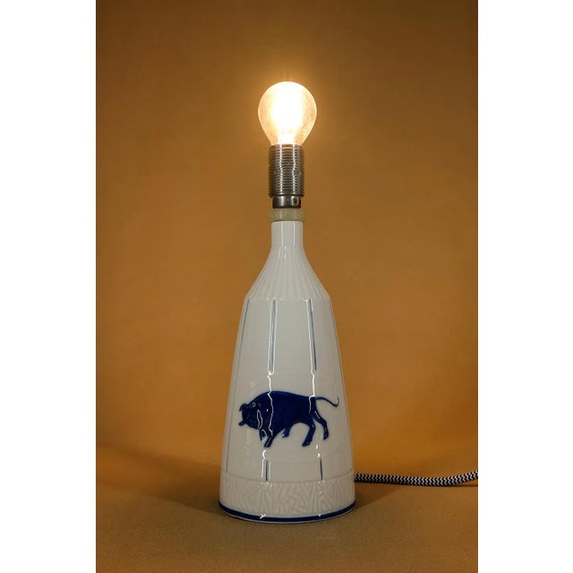 This table lamp was once a bottle for the famous blauen bison wodka from lautergold and was produced before 1970 (the...