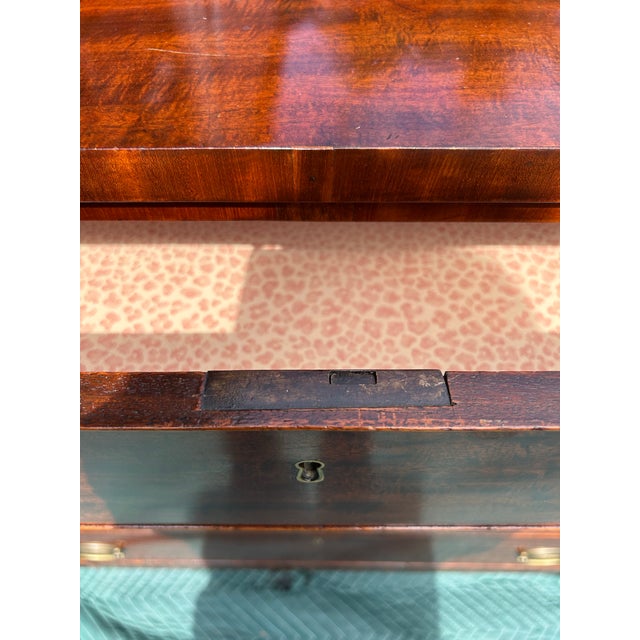 Chestnut Early 19th Century Federal Chest of Drawers For Sale - Image 8 of 11