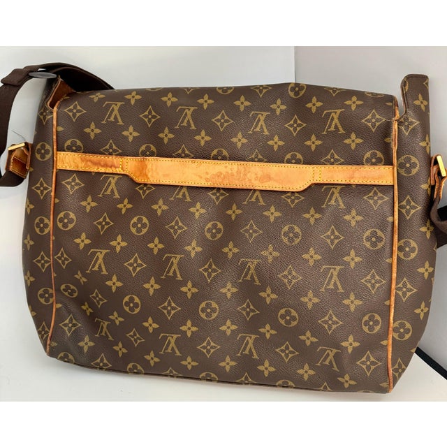 Louis Vuitton Abbesses Messenger Bag Monogram Canvas, Crossbody Louis Vuitton Pre-Owned but in very good condition Louis...