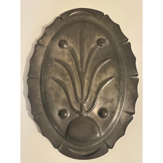 Antique English Pewter Meat Serving Platter. The primitive platter has the classic tree and well for collecting juices,...