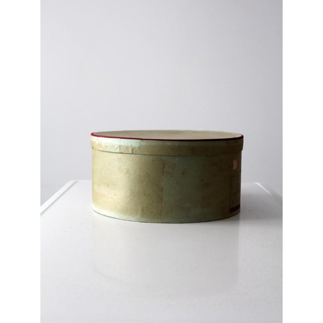 1950s Vintage 1950s Penney’s Marathon Men’s Hat Box Round Storage Box For Sale - Image 5 of 9